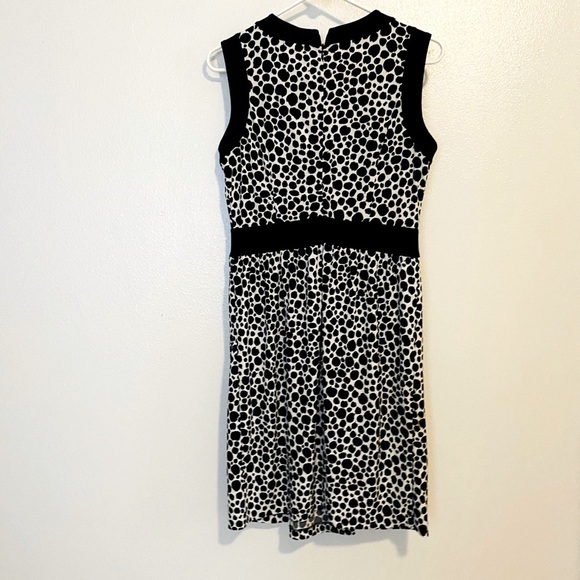 Sleeveless dress - Picture 2 of 2